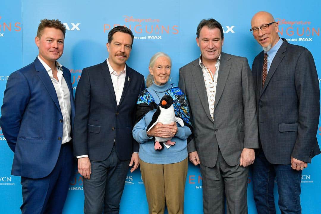 Disneyさんのインスタグラム写真 - (DisneyInstagram)「Ed Helms, Jane Goodall, and more guests had an ice time at a special screening of #DisneynaturePenguins, in theaters Wednesday. 🐧」4月16日 7時53分 - disney