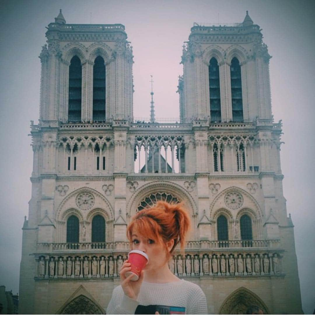 リンジー・スターリングさんのインスタグラム写真 - (リンジー・スターリングInstagram)「❤️ Praying for Paris. Notre Dame holds several really special and joyful memories for me. I’m heartbroken to hear that it was hurt by flames.」4月16日 7時48分 - lindseystirling