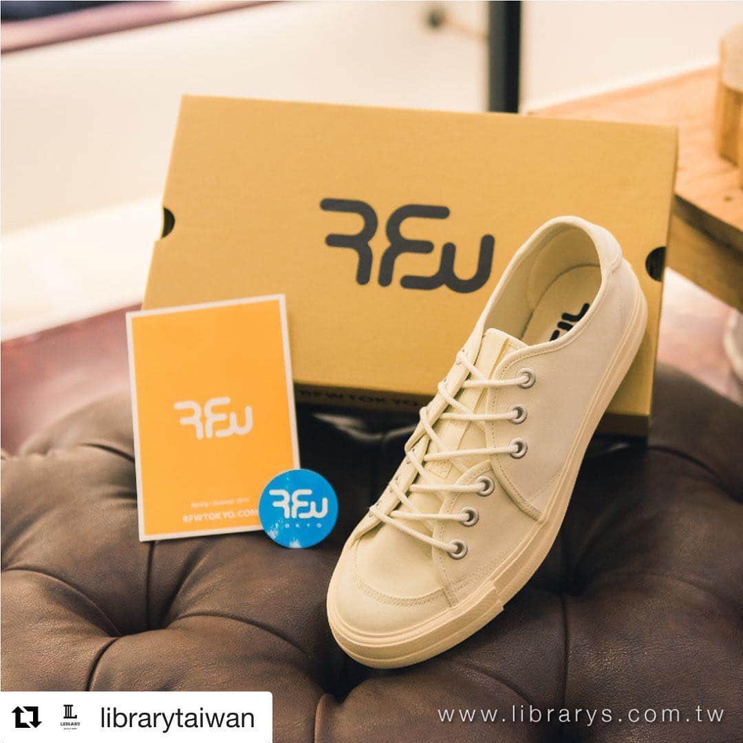 のインスタグラム：「#Repost @librarytaiwan with @get_repost ・・・ 來來來自東京 Rhythm Footwear 設計師+主理人 鹿子木隆 先生🛩今天剛下飛機就直奔高雄來LIBRARY真是辛苦啦～而且來帶來有夠可愛的RFW貼紙！還有還有帶來一些即將在台灣展開的新企劃真的是讓人非常期待呢！喜歡RFW的朋友務必記得三不五時用手機發摟LIBRARY📡帶來的最新消息優！ @rfwtokyo #rfwtokyo #rfw #rfwtokyo #rhythmfootwear #sneaker #sneakers #kicks #instashoes #instakicks」