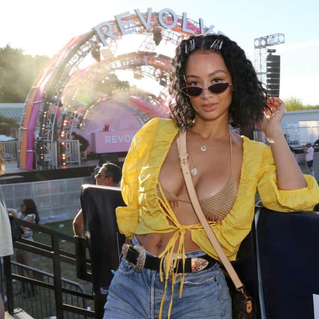 Draya Micheleさんのインスタグラム写真 - (Draya MicheleInstagram)「There’s no party like a @revolve party.  Festival + Fashion = perfect vibe. 💛💛💛 #revolvefestival @lacademie_」4月16日 8時00分 - drayamichele