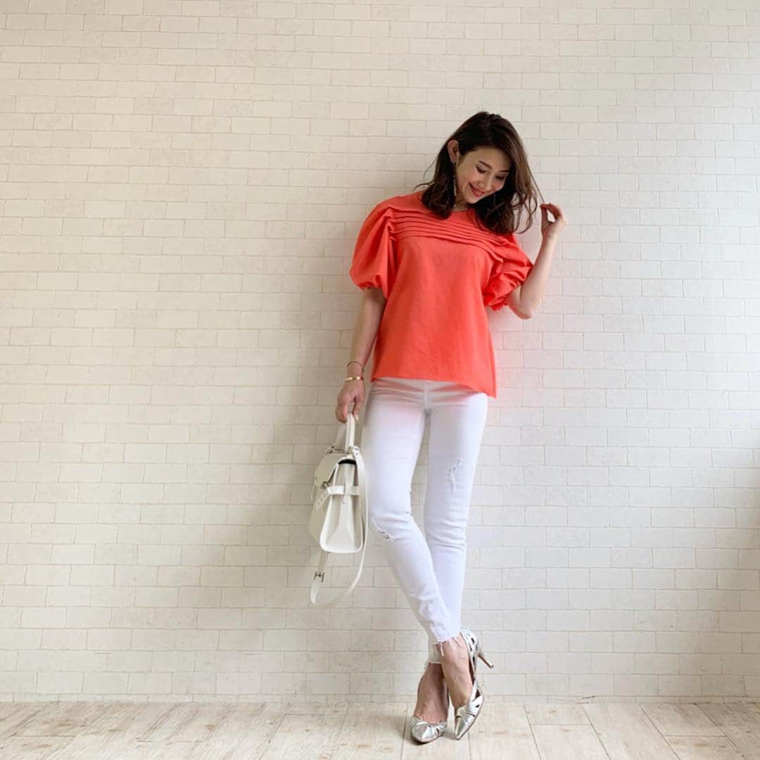 吉田美紀さんのインスタグラム写真 - (吉田美紀Instagram)「コーディネート☘ ・ お気に入りブラウスを着て… ・ blouse→#lialapg pants→#zara bag→#delvaux ・ #coordinate #blouse #outfit #ootd #look #style #fashion #wardrobe #instagood #instafashion #ママコーデ #ママコーディネート#ママファッション #ファッション #コーディネート #ブラウス」4月16日 8時01分 - miki__yoshida