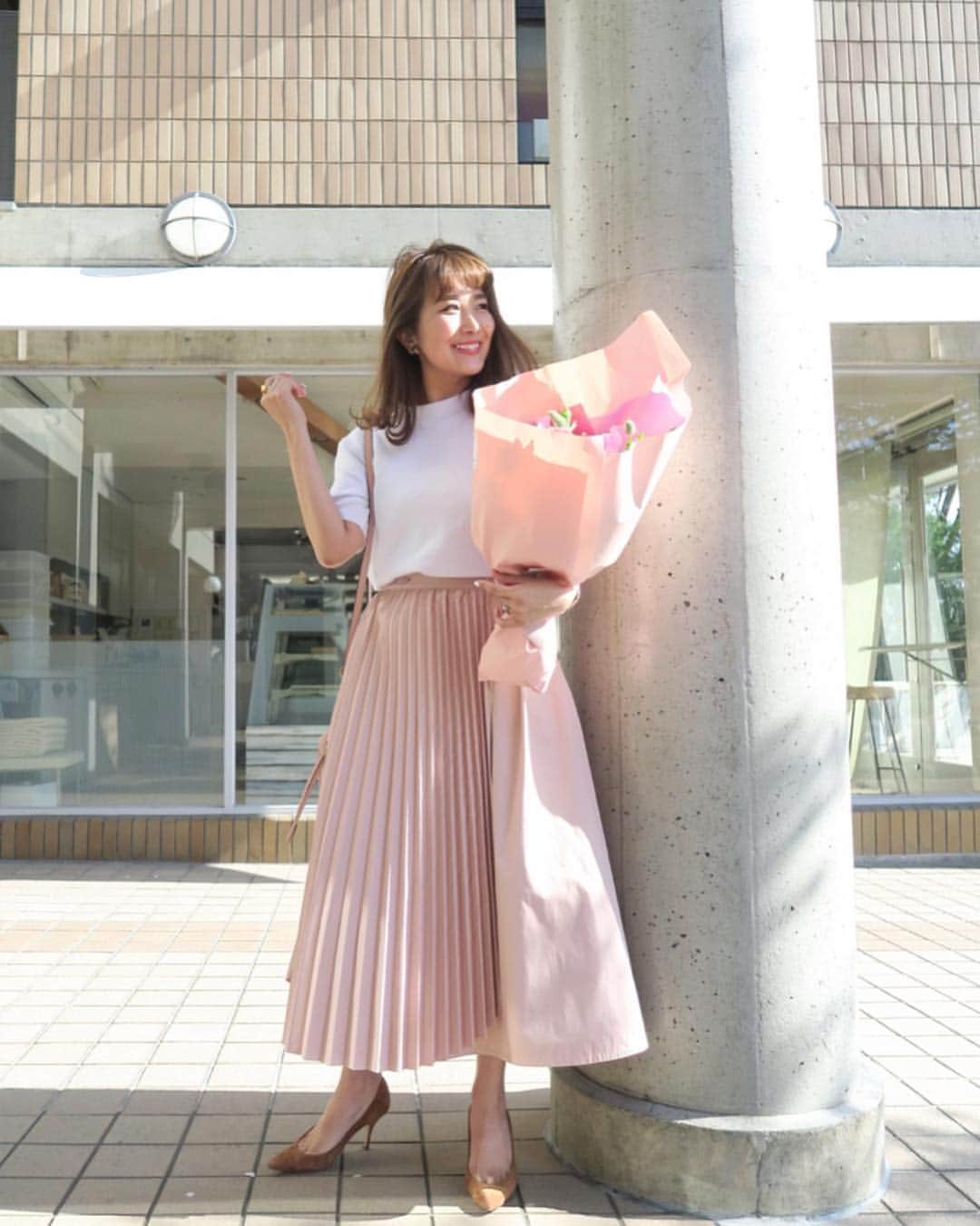 Mai Wakimizuさんのインスタグラム写真 - (Mai WakimizuInstagram)「昨日のcoordinate♡プリーツスカートは、以前ご紹介したミントカラーの色違い♡プリーツ部分は取り外しが出来て、アレンジ可能なんです♡正直自信作♡笑 ブーケのピンクとバッチリでした＼(^o^)／ #wakkinstyle#ootd#coordinate tops:#zara skirt:#linkable @linkable_official(今月発売予定) bag:#gucci shoes:#manoloblahnik」4月16日 18時52分 - wakkin__m