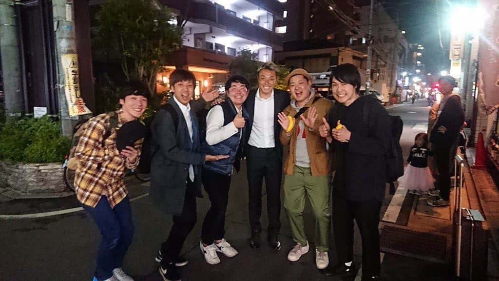 堤俊輔さんのインスタグラム写真 - (堤俊輔Instagram)「大名で偶然会えたナベプロ芸人さん達🤩 @doiueno  土居ちゃんの誕生日パーティー帰りのみんな✨ この翌日も土居ちゃんに2度も天神で遭遇🤣でも、相方の上野 @doiueno.ueno には一度も会わず🤣  次はゆっくりご飯でも行きたいな〜😋 #サッカー  #Jリーグ  #鹿児島ユナイテッドFC #鹿児島 #soccer  #jleague  #kagoshimaunitedfc #kagoshima #堤俊輔  #ツツスタグラム  #チェストー！ #勝手に鹿児島大使 #ttmproject  #共につなぐ未来  #チャリティtシャツ #九州ワタナベエンターテイメント  #福岡堤」4月16日 18時54分 - shunsuketsutsumi.19