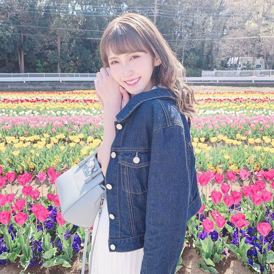 五十嵐茉優さんのインスタグラム写真 - (五十嵐茉優Instagram)「ㅤ ㅤ この間チューリップ畑🌷に 行った時にママが撮ってくれたやつ！ ㅤ お洋服は tops & belt & skirt ▶︎ @__luluem  jacket & bag ▶︎ @jillbyjillstuart_official  ㅤ #チューリップ #チューリップ畑 #あけぼの山農業公園 #チューリップフェスティバル2019 #luluem #韓国ファッション #プチプラファッション #jillbyjillstuart #ジルバイジルスチュアート #きょコ #いつコ #お花のある暮らし #お花のある生活 #ray公認インフルエンサー #larmedolls」4月16日 18時56分 - mau08us