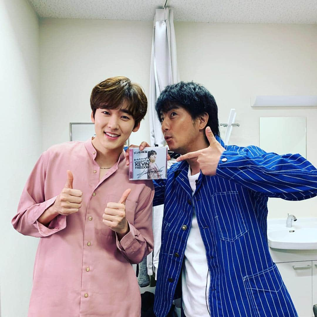 上地雄輔さんのインスタグラム写真 - (上地雄輔Instagram)「うちの後輩ちゃんでーす^_^ #ケビン#KPOP#artist とっても素敵な子なので応援よろしくお願いしまーす😄」4月16日 17時30分 - usk_kmj