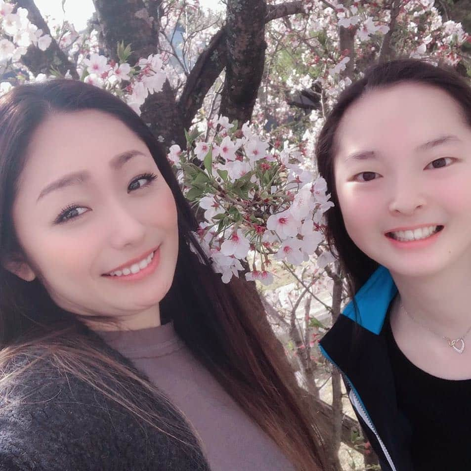 大庭雅さんのインスタグラム写真 - (大庭雅Instagram)「👭❤️🌸」4月16日 17時24分 - miyabi_oba