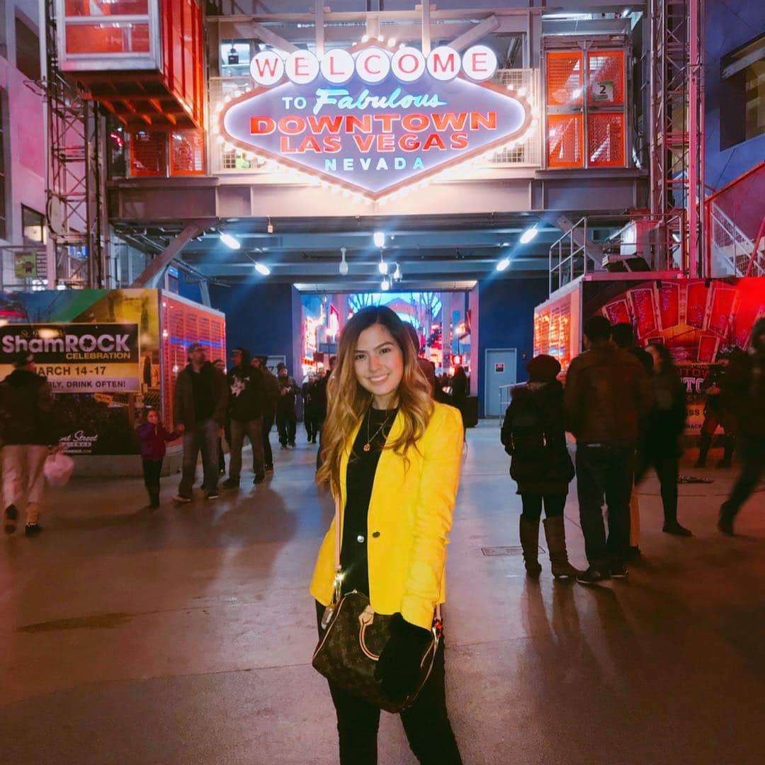 Alexa Ilacadさんのインスタグラム写真 - (Alexa IlacadInstagram)「What happens in Vegas, stays in Vegas 🤫✨ #partytime #alexastravels」4月16日 17時39分 - alexailacad