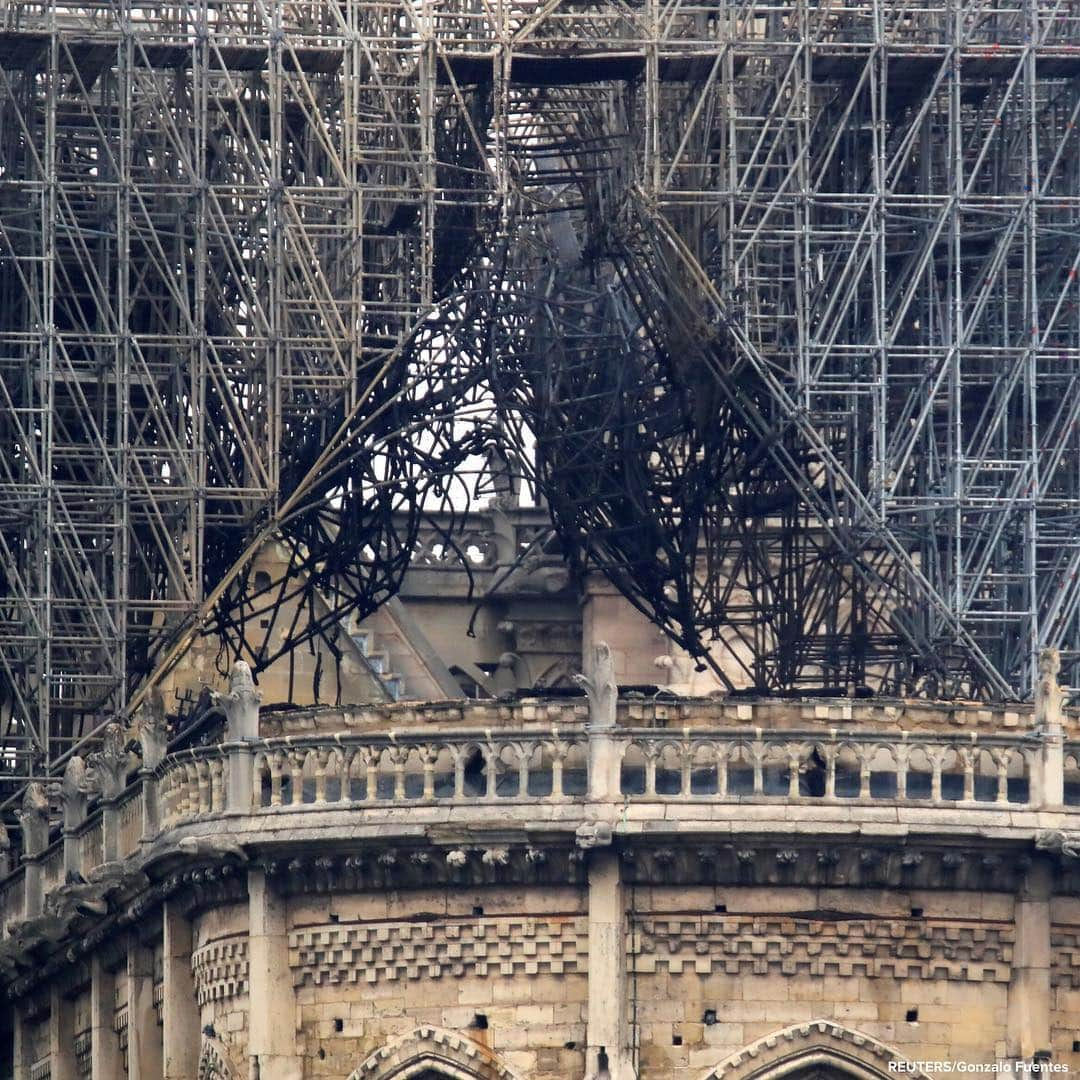 ABC Newsさんのインスタグラム写真 - (ABC NewsInstagram)「JUST IN: Firefighters declare success in their more than 12-hour battle to extinguish the flames that engulfed Paris' iconic Notre Dame cathedral. #notredame #firefighting #cathedral #fire #paris」4月16日 17時32分 - abcnews