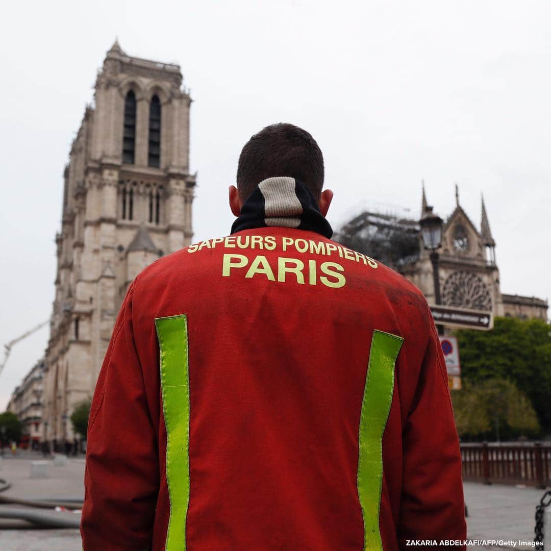 ABC Newsさんのインスタグラム写真 - (ABC NewsInstagram)「JUST IN: Firefighters declare success in their more than 12-hour battle to extinguish the flames that engulfed Paris' iconic Notre Dame cathedral. #notredame #firefighting #cathedral #fire #paris」4月16日 17時32分 - abcnews
