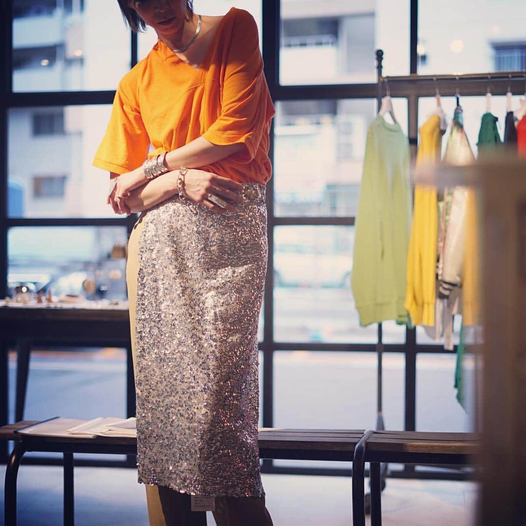 鑑田幸代のインスタグラム：「明るいカラーは気持ちも明るくなるな〜🧡 #fumikauchida  #fumika_uchida  #8uede  #maisonmargiela  #juqui」