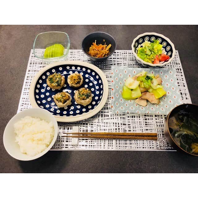 山田真以さんのインスタグラム写真 - (山田真以Instagram)「#真以食堂 備忘録✍️ ✔︎青梗菜といろいろ野菜の中華餡 ✔︎ブロッコリーとジャガイモのマカロニグラタン ✔︎ズッキーニと桜海老のガーリック炒め ✔︎サラダ ✔︎ネギとワカメのお味噌汁 ✔︎ごはん ✔︎いちご . ✔︎焼き豚 ✔︎海老とブロッコリーのオイスターたるたる炒め ✔︎ぱりぱりチーズonアボカド ✔︎サラダ ✔︎大根のお味噌汁 ✔︎ごはん ✔︎いちご . ✔︎クッパ . ✔︎鮭のホイル焼き ✔︎鶏肉とお野菜のカシューナッツ炒め ✔︎アボカドと塩昆布和え ✔︎サラダ ✔︎白菜とワカメのお味噌汁 ✔︎ごはん ✔︎いちご . ✔︎マッシュルームとほうれん草とクリームチーズのオーブン焼き ✔︎青梗菜と豚肉の中華炒め ✔︎切り干し大根 ✔︎サラダ ✔︎玉ねぎのお味噌汁 ✔︎ごはん ✔︎キュウイ . ✔︎おかえりオムライス . ✔︎生姜焼き ✔︎ニシンの田舎煮 ✔︎トマト茄子ズッキーニとお肉のオーブン焼き ✔︎サラダ ✔︎大根のお味噌汁 ✔︎ごはん ✔︎いちご . ✔︎鮭の塩麹焼き ✔︎ピリ辛茄子 ✔︎ほうれん草のお浸し ✔︎ローストポーク ✔︎サラダ ✔︎ネギのお味噌汁 ✔︎ごはん ✔︎いちご . ✔︎マグロの生姜煮 ✔︎麻婆春雨 ✔︎大根ととろろ昆布の煮物 ✔︎サラダ ✔︎ネギのお味噌汁 ✔︎ごはん ✔︎いちご . 今週はお空が青く良いお天気です。気温も少し上がるみたい☺️ . #ポーランドライフ#海外生活#おうちごはん#家ごはん#料理#クッキング#夕食#ディナー#ランチ#ポーリッシュポタリー#ボレスワヴィエツ#真以ごはん#life#cooking#dinner#cookinglam#lunch#instafood#foodstagram#instagood#goodpic#foodpic」4月16日 17時35分 - maaai.yamada