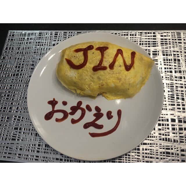 山田真以さんのインスタグラム写真 - (山田真以Instagram)「#真以食堂 備忘録✍️ ✔︎青梗菜といろいろ野菜の中華餡 ✔︎ブロッコリーとジャガイモのマカロニグラタン ✔︎ズッキーニと桜海老のガーリック炒め ✔︎サラダ ✔︎ネギとワカメのお味噌汁 ✔︎ごはん ✔︎いちご . ✔︎焼き豚 ✔︎海老とブロッコリーのオイスターたるたる炒め ✔︎ぱりぱりチーズonアボカド ✔︎サラダ ✔︎大根のお味噌汁 ✔︎ごはん ✔︎いちご . ✔︎クッパ . ✔︎鮭のホイル焼き ✔︎鶏肉とお野菜のカシューナッツ炒め ✔︎アボカドと塩昆布和え ✔︎サラダ ✔︎白菜とワカメのお味噌汁 ✔︎ごはん ✔︎いちご . ✔︎マッシュルームとほうれん草とクリームチーズのオーブン焼き ✔︎青梗菜と豚肉の中華炒め ✔︎切り干し大根 ✔︎サラダ ✔︎玉ねぎのお味噌汁 ✔︎ごはん ✔︎キュウイ . ✔︎おかえりオムライス . ✔︎生姜焼き ✔︎ニシンの田舎煮 ✔︎トマト茄子ズッキーニとお肉のオーブン焼き ✔︎サラダ ✔︎大根のお味噌汁 ✔︎ごはん ✔︎いちご . ✔︎鮭の塩麹焼き ✔︎ピリ辛茄子 ✔︎ほうれん草のお浸し ✔︎ローストポーク ✔︎サラダ ✔︎ネギのお味噌汁 ✔︎ごはん ✔︎いちご . ✔︎マグロの生姜煮 ✔︎麻婆春雨 ✔︎大根ととろろ昆布の煮物 ✔︎サラダ ✔︎ネギのお味噌汁 ✔︎ごはん ✔︎いちご . 今週はお空が青く良いお天気です。気温も少し上がるみたい☺️ . #ポーランドライフ#海外生活#おうちごはん#家ごはん#料理#クッキング#夕食#ディナー#ランチ#ポーリッシュポタリー#ボレスワヴィエツ#真以ごはん#life#cooking#dinner#cookinglam#lunch#instafood#foodstagram#instagood#goodpic#foodpic」4月16日 17時35分 - maaai.yamada