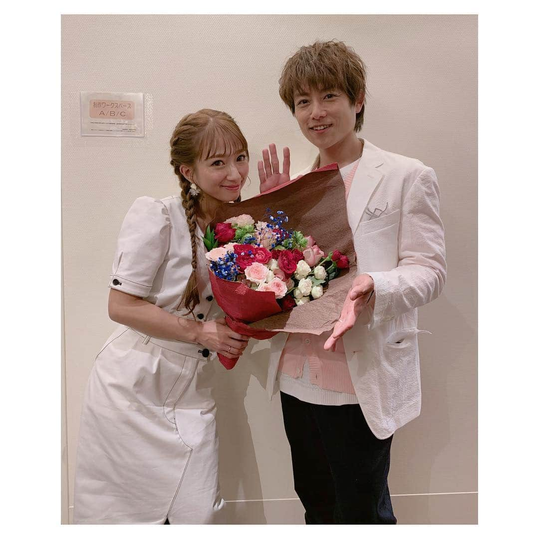 辻希美さんのインスタグラム写真 - (辻希美Instagram)「徹子の部屋♡ 夫婦共演♡  #徹子の部屋 #夫婦共演  #嬉しい #２人で白な衣装 #ありがとうございました #oaわかり次第お知らせします #😘💕」4月16日 17時36分 - tsujinozomi_official