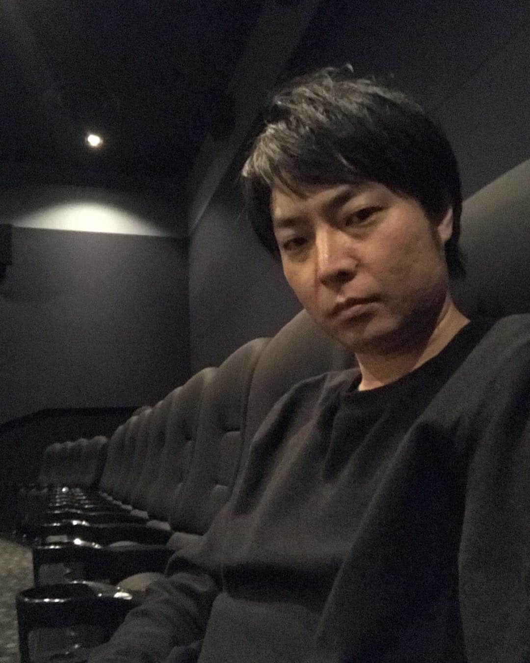 信濃岳夫さんのインスタグラム写真 - (信濃岳夫Instagram)「キャプテンマーベルを今から観ます。 よし、誰もいない。  #落ち着く」4月16日 17時56分 - takeoshinano