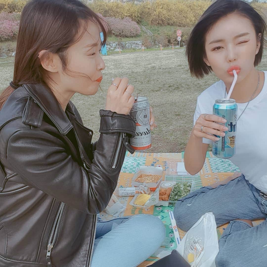 エナ さんのインスタグラム写真 - (エナ Instagram)「한강을 이언니랑 오다니.....조타....😭💜 #한강 #잠원지구 #뽀글이 #맥주 #👍 #봄이그렇게도좋냐 #망해라」4月16日 17時49分 - eunkyung.shin