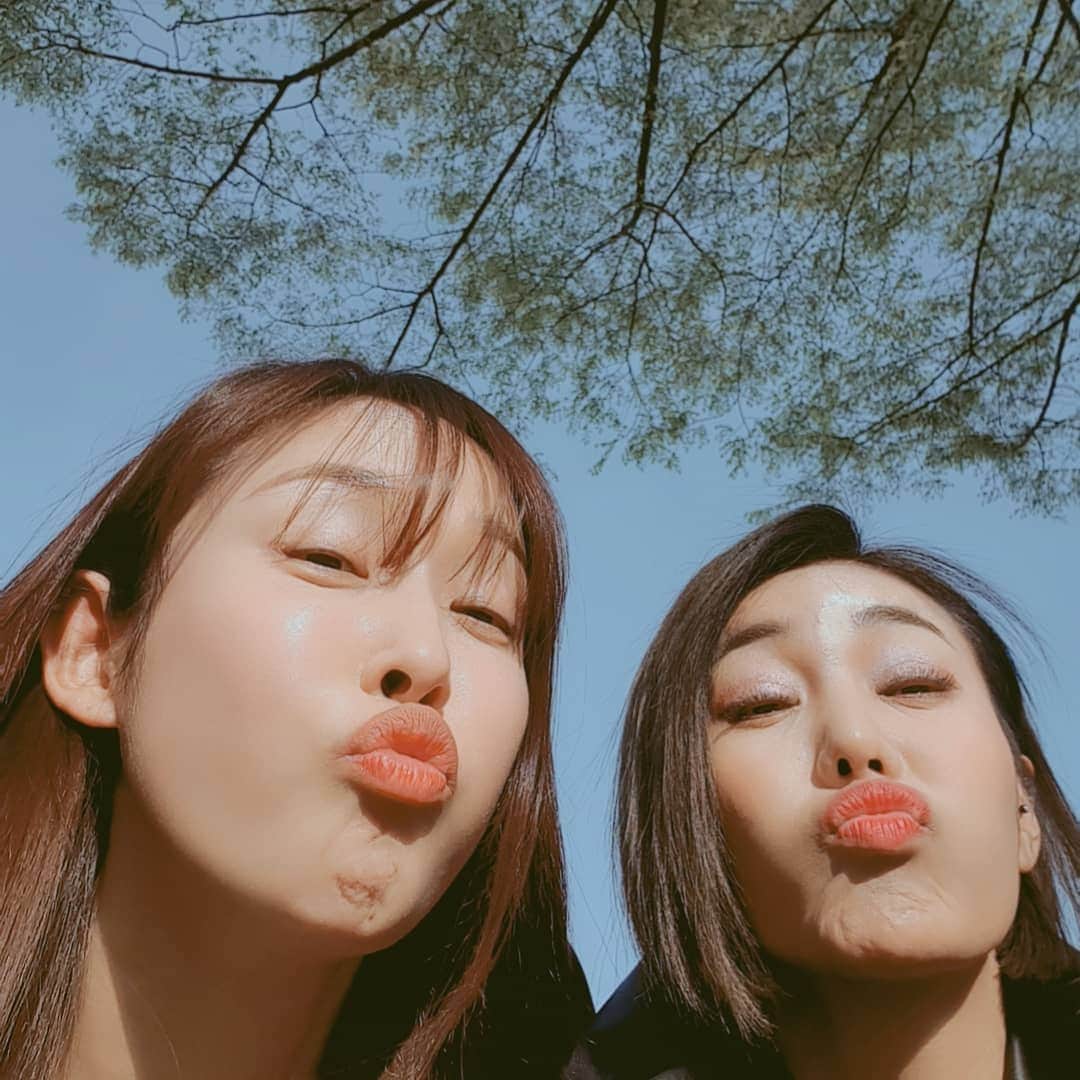 エナ さんのインスタグラム写真 - (エナ Instagram)「한강을 이언니랑 오다니.....조타....😭💜 #한강 #잠원지구 #뽀글이 #맥주 #👍 #봄이그렇게도좋냐 #망해라」4月16日 17時49分 - eunkyung.shin
