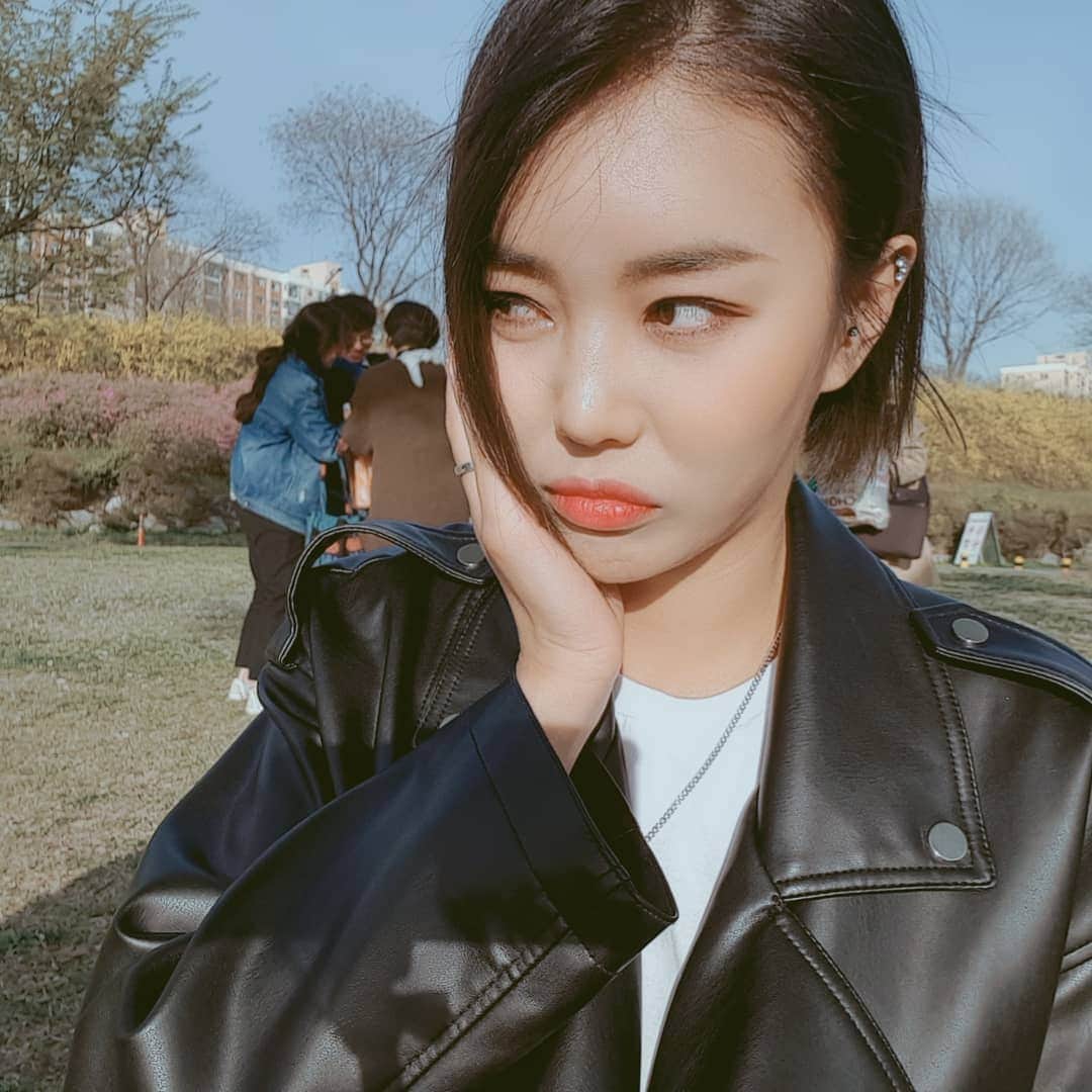 エナ さんのインスタグラム写真 - (エナ Instagram)「한강을 이언니랑 오다니.....조타....😭💜 #한강 #잠원지구 #뽀글이 #맥주 #👍 #봄이그렇게도좋냐 #망해라」4月16日 17時49分 - eunkyung.shin