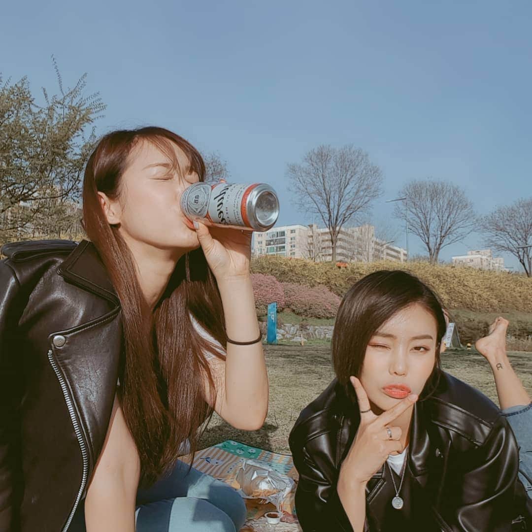 エナ さんのインスタグラム写真 - (エナ Instagram)「한강을 이언니랑 오다니.....조타....😭💜 #한강 #잠원지구 #뽀글이 #맥주 #👍 #봄이그렇게도좋냐 #망해라」4月16日 17時49分 - eunkyung.shin