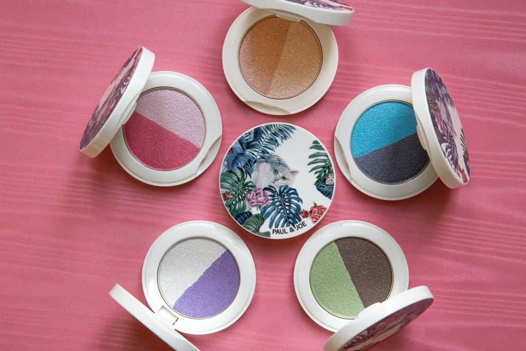 PAUL & JOE BEAUTEさんのインスタグラム写真 - (PAUL & JOE BEAUTEInstagram)「・ Get major 70s vibes with these shimmering shadows that look as stunning under the sun as they do on the dance floor🕺✨✨ ⠀ ■EYE COLOR L⠀ Available 5/1(Wednesday)⠀ *check local markets for availability*⠀ ⠀ #paulandjoebeaute #summer #summermakeup #summer #tropical #cat #tropicat #catstagram #cats #catofinstagram #EyeMakeUp #eyeshadow #limited #dance #disco #dancedancedisco #ポールアンドジョー #カラーメイク #デパコス」4月16日 18時02分 - paulandjoe_beaute