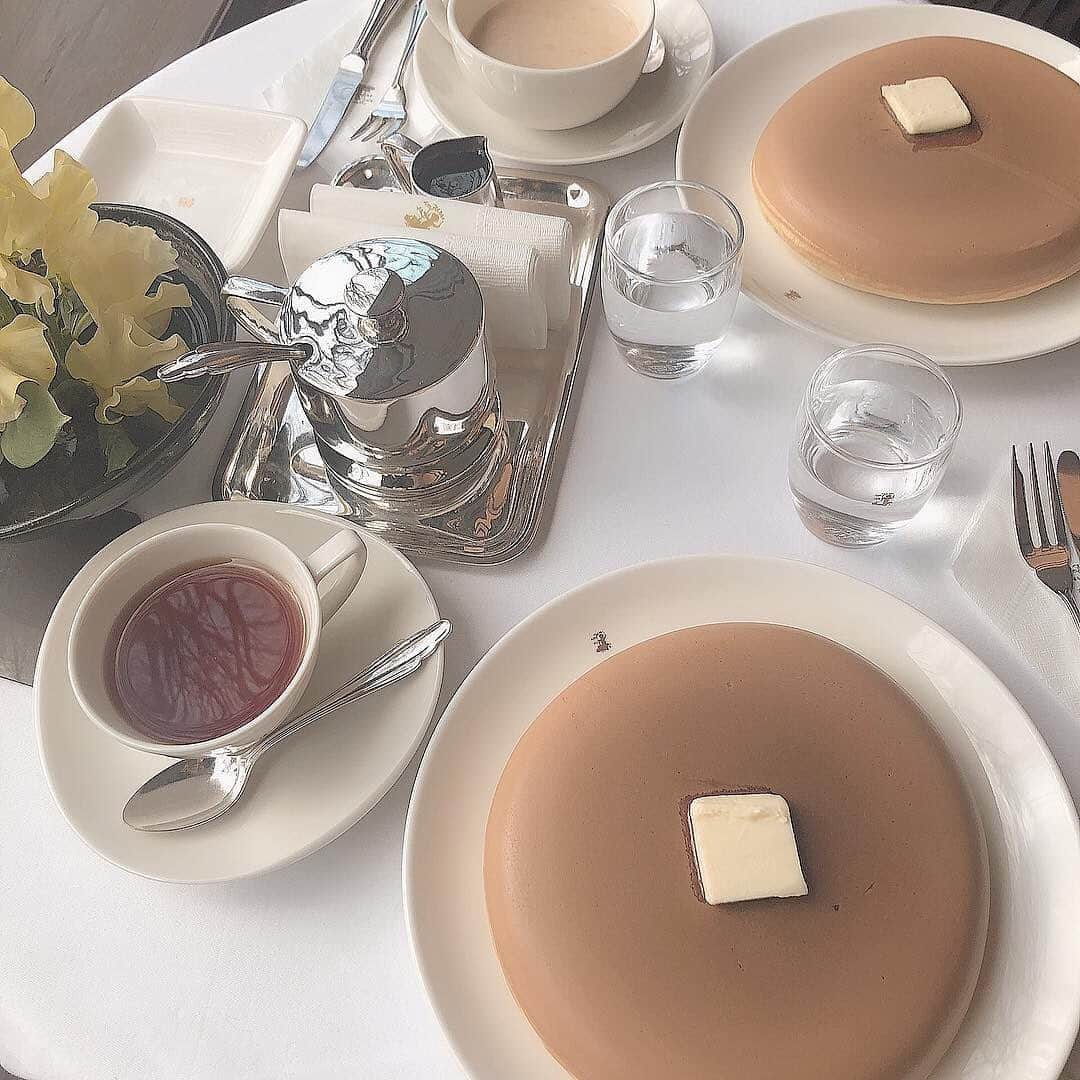 MOVE / ムーブさんのインスタグラム写真 - (MOVE / ムーブInstagram)「全国MiLKおすすめカフェ情報♡﻿ ﻿ MiLKではトレンドなカフェや穴場スポットを小出しにお伝えしていきます！﻿ ﻿ 今回ご紹介するのは、東京の乃木坂駅近くにある”ウエスト青山ガーデン”﻿ ﻿ 食べログでもTOP5000に選ばれる名店です♡﻿ ﻿ ホットケーキ（2枚・飲み物付き）﻿ ¥2,268﻿ ﻿ 中はふわっとほんのり甘く上品な味で﻿ 安定の美味しさ・・・﻿ ﻿ 青山をお散歩がてらぶらぶらしてちょっと立ち寄るのもいい休日かもしれません◎﻿ ﻿ ＿＿＿＿＿＿＿＿＿＿＿＿＿＿＿＿＿＿＿＿＿＿＿＿＿＿﻿ ﻿ MiLK毎日プレゼントキャンペーン中♡﻿ MiLKをフォローしてキャンペーン投稿にいいねをすると抽選でにコスメをプレゼント♡﻿ ※この投稿は違います﻿ ➡当選発表はインスタグラムのDMにて当選者様だけにご連絡いたします！﻿ ﻿ ＿＿＿＿＿＿＿＿＿＿＿＿＿＿＿＿＿＿＿＿＿＿＿＿＿＿﻿ ﻿ @t____tangram﻿ ﻿ #パンケーキ#パンケーキ巡り #パンケーキ🥞 #パンケーキ大好き #ホットケーキ #パンケーキ部 #調布 #大山 #有楽町 #神保町 #表参道 #乃木坂 #池袋 #浅草 #猿田彦珈琲 #ピノキオ#6thbyorientalhotel #tamtam #flippers #ウエスト青山ガーデン #512cafe #ルポワール #ミモザ #ウズナオムオム」4月16日 18時02分 - milkmag_official