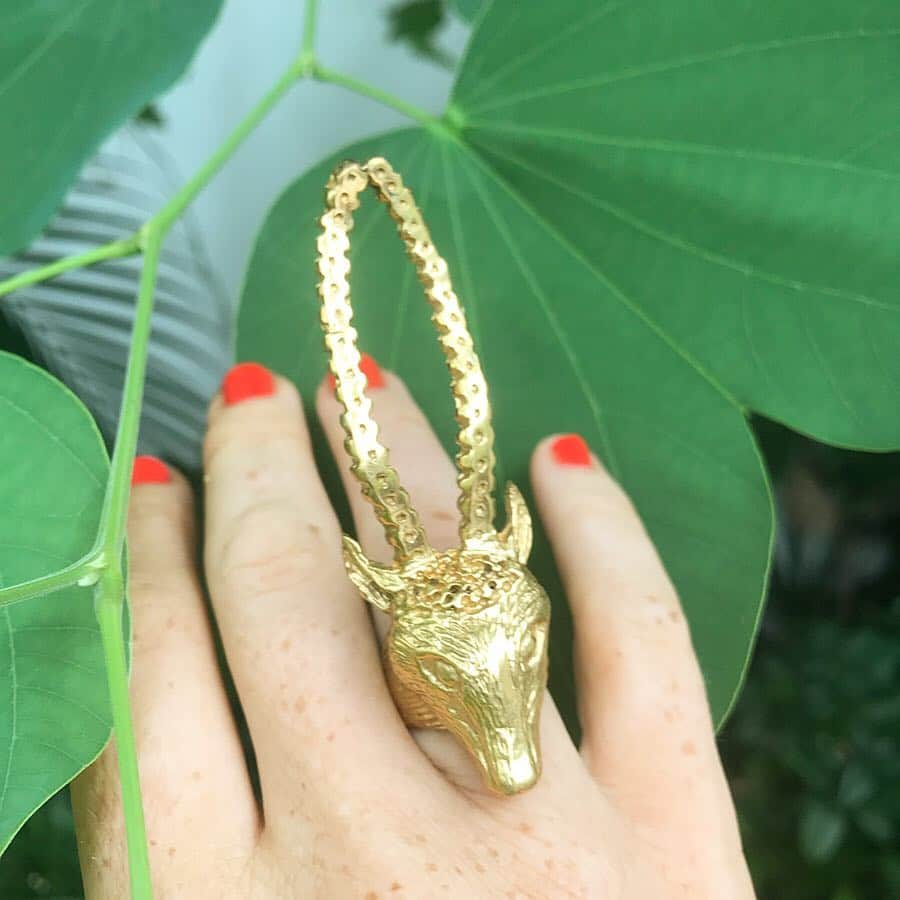 ベックスロックスさんのインスタグラム写真 - (ベックスロックスInstagram)「ANTELOPE 💚 Africa’s most graceful creature.  Ready for send off gallivanting to London in 18k Recycled gold as we Celebrate #10YRS10ICONS with 10% going to Wildlife Conservation.  Follow @rebeccamannersbespoke for a visual journey of our most Iconic animals with meaning.  Do you know what Antelopes symbolise?  Limited Edition of 10 only.  7 Available.  For more info DM, go to link in biog or contact thestudio@bexrox.com . . . .  #antelope #recycledgold #ethicaljewelry #iconicrox #wisdom #lore #animalkingdom #wildlifeconservation #nature #limitededition #sustainablefashion #slowfashionista #handmade #handmadejewelry #recycle #handcrafted #sustainableluxury #slowfashion #slowstyle #ethicaljewelry #ethicalfashion #reuse #artisanmade」4月16日 18時04分 - rcollectivestudio