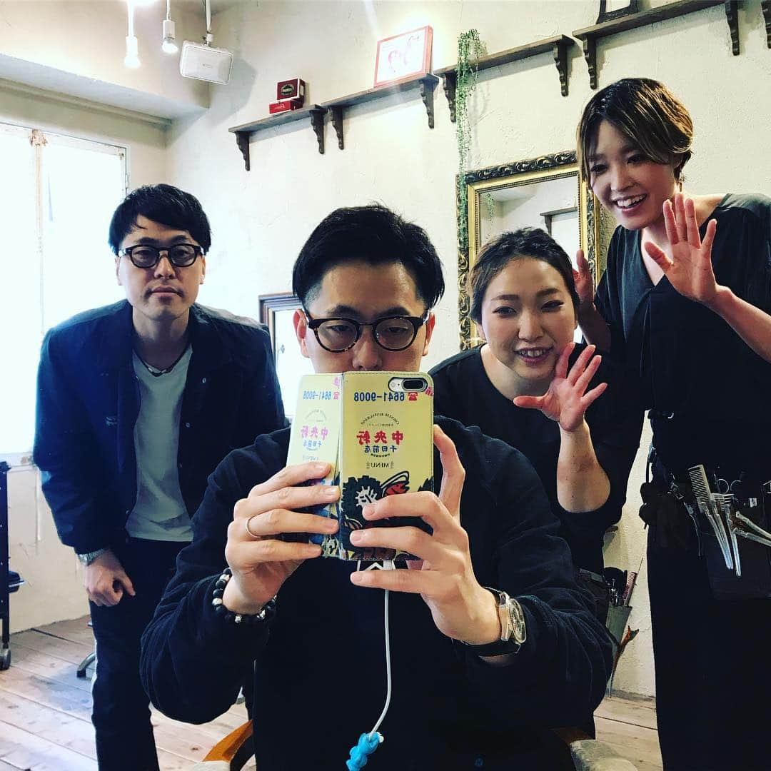 ゆうへいさんのインスタグラム写真 - (ゆうへいInstagram)「本日も中崎町はルプティプランス様にお世話になりました。皆様も遠慮なく是非！来てくれてる方もおられるそうですよ〜💇‍♂️💇‍♀️ みんな鏡ではなくスマホの画面を見るんだねぇ。  #吉田たち #ルプティプランス #中崎町」4月16日 18時07分 - tachianija