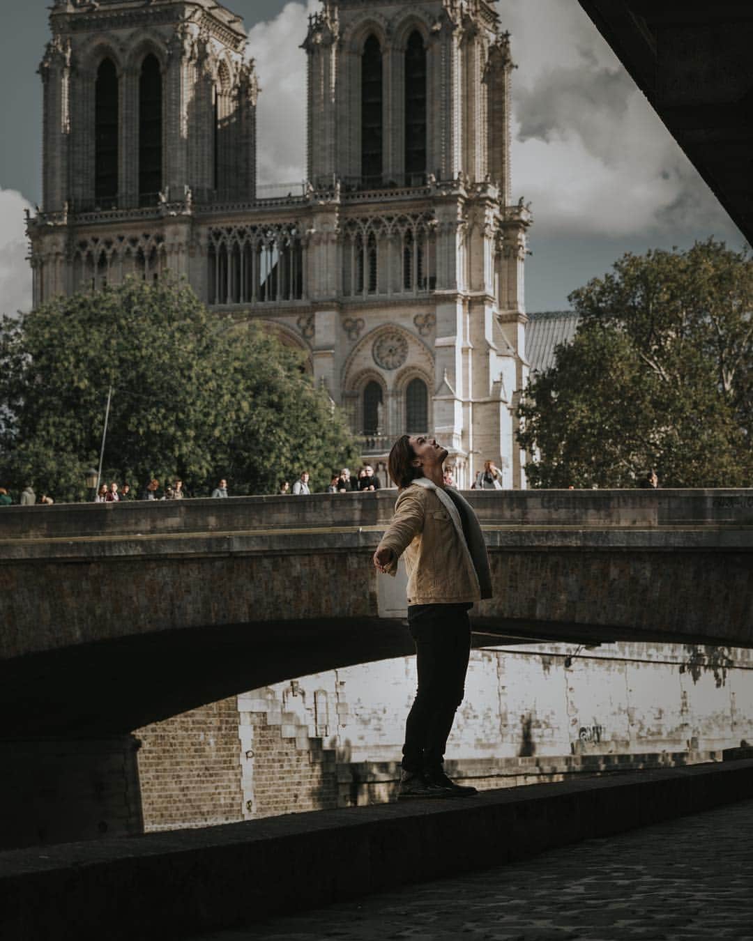 Enzo Cariniさんのインスタグラム写真 - (Enzo CariniInstagram)「Devastated by the news of the fire at Notre Dame. Have had fond memories of visits through the years. #paris #notredame 🙏🏻 #tbt」4月16日 18時09分 - enzo_carini