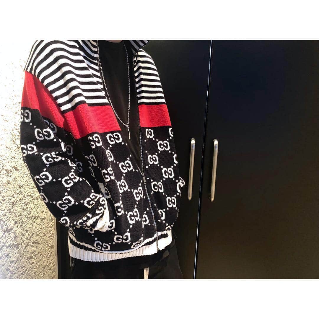 RINKAN渋谷店さんのインスタグラム写真 - (RINKAN渋谷店Instagram)「【2F Recommend Item】 《GUCCI》 "GG Stripe" ㅤㅤㅤㅤㅤㅤㅤㅤㅤㅤㅤㅤㅤ グッチのGGストライプコットンジャケットです。アレッサンドロミケーレらしい特徴的なカラーリングや人目でグッチだとわかるGGストライプ柄が魅力の1着です。素材もコットン製の厚手のニットが使われていますので長くお使いいただけます。是非店頭にてご覧くださいませ。 ㅤㅤㅤㅤㅤㅤㅤㅤㅤㅤㅤㅤㅤ #rinkan #shibuya #saintlaurent #saintlaurentparis #dior #diorhomme  #louisvuitton #lv #gucci #amiri #rickowens #balmain #celine #celinebyhedislimane #prada #burberry #valentino #maisonmargiela #thombrowne #acnestudious #hermes #cartier #fendi #givenchy #yohjiyamamoto #commedesgarcons #sulvam #sacai RINKAN 渋谷店 03-5458-3050 渋谷区神南1-12-16」4月16日 18時11分 - rinkan_shibuya