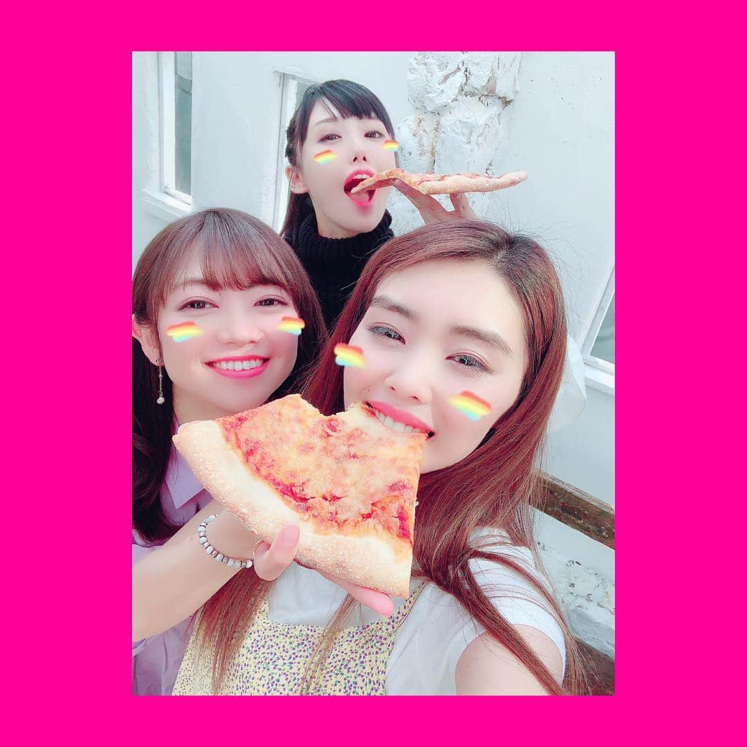 成田梨紗さんのインスタグラム写真 - (成田梨紗Instagram)「ピザぴざpizza🍕﻿ こんなおっっっきなピザはじめて見たよ〜🍕🍕﻿ ﻿ 同い年に見えないうみちゃんの撮影会にピザの配達してサプライズ乱入しました🍕🍕🍕﻿ ﻿ #pizzaslice #pizza #birthdaypizza #instafood #お腹すく」4月16日 18時23分 - narita_risa