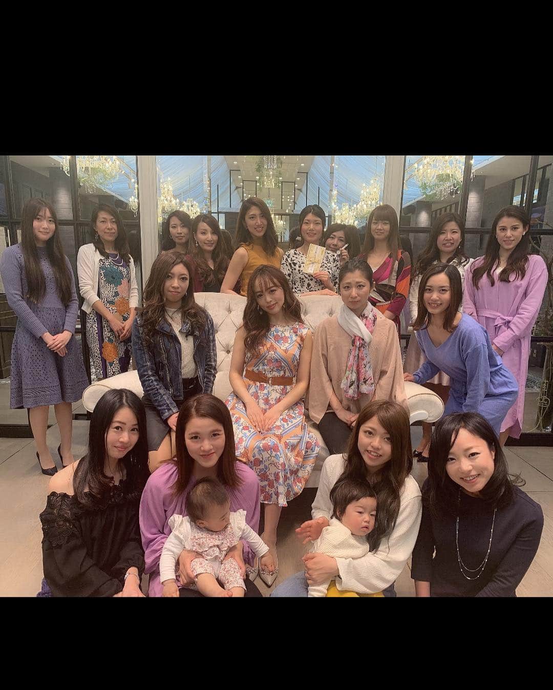 板橋瑠美さんのインスタグラム写真 - (板橋瑠美Instagram)「Nagoya jack Day 4.14♡ ・ 昼と、夜二会場でゲストに お招きいただきました！ ・ 7年ぶりの名古屋上陸◟̊◞̊ ◟́◞̀ ◟̆◞̆ ・ ・ 昼→ 💓名古屋BIG女子会💓 ・ @strings_nagoya  さんにて、 ・ 超ーーー✨ 素敵な会場と♡ 素敵な女性の皆様の前で、 トークショーをさせていただきました❤️ ・ 中学から大ファンって方がたくさんいて下さったり、 石川県からわざわざお越し下さる方が居たり、 インスタから見てくれて来てくださった方が居たり、 ・ 本当に本当に本当に 嬉しかったーー😭💓 ・ ファンの方が居てくださること、 改めて感謝感謝です😫 ・ そして私の経験を通して、 一人でも多くの方を 笑顔にするのが 自分の本望だと思ってます。 ・ たくさんの自虐な話をしましたよ((((･´ω`･)))) ここに来てくださった方の内緒です❤️ww ・ でも、本当に、 素敵な時間を過ごさせてもらえて、幸せでした！！ ・ BIG女子会第2回目も是非参加したいな💓 ・ ・ ・ ・ 夜→ ✨平成最後のパラパラNight✨ ・ パラパラは、昨年からお仕事が急に増えました^_^ ・ でも地方のクラブのゲストは、 21歳になる手前に、 妊娠9ヶ月頭に産前最後の仕事で行った、 福岡と山口のゲスト以来なので、 かれこれ10年ぶり❣️！ ・ 会場は、名古屋で大人気の @club_sango ✨ ・ 今どきパラパラ…じゃなく、 今こそパラパラっしょ❤️！ ・ 名古屋の皆様、 とてもノリが良くて最高でした！💓 ・ 本当昔からの大ファンという方がたくさん集まってくれて 10年のブランクがありますが 皆さんとても良い反応してくれて 嬉しすぎました(＊´ω｀＊)” ・ 第五次ブーム活動、私は頑張ります！！✨ ・ 名古屋の皆さん、本当にありがとうございました😊😊 ・ ひつまぶしも味噌カツも食べて、 手羽先もお土産買って、 大満足の名古屋でした💓 ・ ・ 今回来れなかった方から 会いたかったー！って たくさんDMを頂けました◟̊◞̊ ◟́◞̀ ◟̆◞̆ ・ 次回は、お会いしましょうね💜 ・ ・ ありがとう！名古屋ー！大好きです！❤️ ・ ・ ・ ・ ・ #Nagoya #名古屋 #名古屋BIG女子会 #ストリングスホテル名古屋  #クラブサンゴ #clubsango #parapara #パラパラ #第五次ブーム  #パラパラ第五次ブーム #ルミリンゴ #ルミリンゴパラパラ第五次ブーム  #Rumi」4月16日 18時15分 - rumi_official_0616