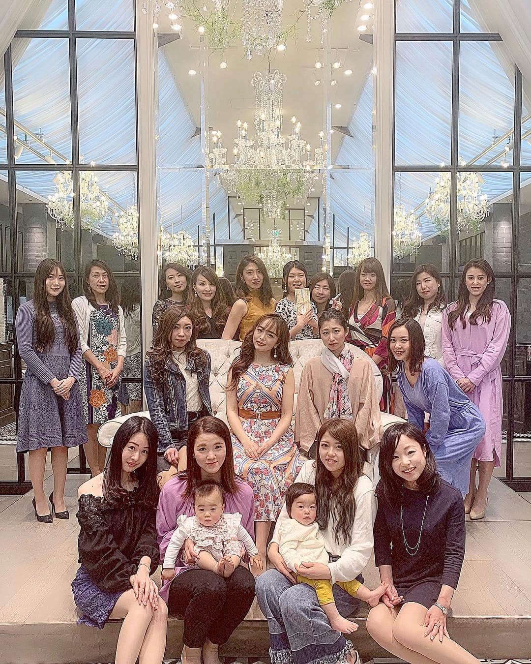板橋瑠美さんのインスタグラム写真 - (板橋瑠美Instagram)「Nagoya jack Day 4.14♡ ・ 昼と、夜二会場でゲストに お招きいただきました！ ・ 7年ぶりの名古屋上陸◟̊◞̊ ◟́◞̀ ◟̆◞̆ ・ ・ 昼→ 💓名古屋BIG女子会💓 ・ @strings_nagoya  さんにて、 ・ 超ーーー✨ 素敵な会場と♡ 素敵な女性の皆様の前で、 トークショーをさせていただきました❤️ ・ 中学から大ファンって方がたくさんいて下さったり、 石川県からわざわざお越し下さる方が居たり、 インスタから見てくれて来てくださった方が居たり、 ・ 本当に本当に本当に 嬉しかったーー😭💓 ・ ファンの方が居てくださること、 改めて感謝感謝です😫 ・ そして私の経験を通して、 一人でも多くの方を 笑顔にするのが 自分の本望だと思ってます。 ・ たくさんの自虐な話をしましたよ((((･´ω`･)))) ここに来てくださった方の内緒です❤️ww ・ でも、本当に、 素敵な時間を過ごさせてもらえて、幸せでした！！ ・ BIG女子会第2回目も是非参加したいな💓 ・ ・ ・ ・ 夜→ ✨平成最後のパラパラNight✨ ・ パラパラは、昨年からお仕事が急に増えました^_^ ・ でも地方のクラブのゲストは、 21歳になる手前に、 妊娠9ヶ月頭に産前最後の仕事で行った、 福岡と山口のゲスト以来なので、 かれこれ10年ぶり❣️！ ・ 会場は、名古屋で大人気の @club_sango ✨ ・ 今どきパラパラ…じゃなく、 今こそパラパラっしょ❤️！ ・ 名古屋の皆様、 とてもノリが良くて最高でした！💓 ・ 本当昔からの大ファンという方がたくさん集まってくれて 10年のブランクがありますが 皆さんとても良い反応してくれて 嬉しすぎました(＊´ω｀＊)” ・ 第五次ブーム活動、私は頑張ります！！✨ ・ 名古屋の皆さん、本当にありがとうございました😊😊 ・ ひつまぶしも味噌カツも食べて、 手羽先もお土産買って、 大満足の名古屋でした💓 ・ ・ 今回来れなかった方から 会いたかったー！って たくさんDMを頂けました◟̊◞̊ ◟́◞̀ ◟̆◞̆ ・ 次回は、お会いしましょうね💜 ・ ・ ありがとう！名古屋ー！大好きです！❤️ ・ ・ ・ ・ ・ #Nagoya #名古屋 #名古屋BIG女子会 #ストリングスホテル名古屋  #クラブサンゴ #clubsango #parapara #パラパラ #第五次ブーム  #パラパラ第五次ブーム #ルミリンゴ #ルミリンゴパラパラ第五次ブーム  #Rumi」4月16日 18時15分 - rumi_official_0616