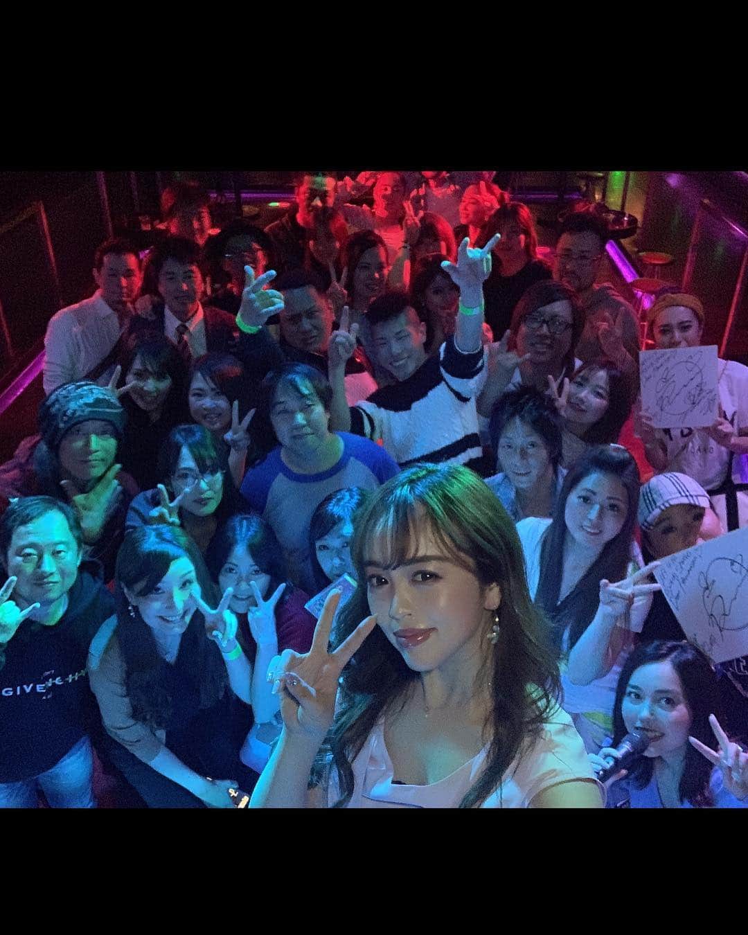 板橋瑠美さんのインスタグラム写真 - (板橋瑠美Instagram)「Nagoya jack Day 4.14♡ ・ 昼と、夜二会場でゲストに お招きいただきました！ ・ 7年ぶりの名古屋上陸◟̊◞̊ ◟́◞̀ ◟̆◞̆ ・ ・ 昼→ 💓名古屋BIG女子会💓 ・ @strings_nagoya  さんにて、 ・ 超ーーー✨ 素敵な会場と♡ 素敵な女性の皆様の前で、 トークショーをさせていただきました❤️ ・ 中学から大ファンって方がたくさんいて下さったり、 石川県からわざわざお越し下さる方が居たり、 インスタから見てくれて来てくださった方が居たり、 ・ 本当に本当に本当に 嬉しかったーー😭💓 ・ ファンの方が居てくださること、 改めて感謝感謝です😫 ・ そして私の経験を通して、 一人でも多くの方を 笑顔にするのが 自分の本望だと思ってます。 ・ たくさんの自虐な話をしましたよ((((･´ω`･)))) ここに来てくださった方の内緒です❤️ww ・ でも、本当に、 素敵な時間を過ごさせてもらえて、幸せでした！！ ・ BIG女子会第2回目も是非参加したいな💓 ・ ・ ・ ・ 夜→ ✨平成最後のパラパラNight✨ ・ パラパラは、昨年からお仕事が急に増えました^_^ ・ でも地方のクラブのゲストは、 21歳になる手前に、 妊娠9ヶ月頭に産前最後の仕事で行った、 福岡と山口のゲスト以来なので、 かれこれ10年ぶり❣️！ ・ 会場は、名古屋で大人気の @club_sango ✨ ・ 今どきパラパラ…じゃなく、 今こそパラパラっしょ❤️！ ・ 名古屋の皆様、 とてもノリが良くて最高でした！💓 ・ 本当昔からの大ファンという方がたくさん集まってくれて 10年のブランクがありますが 皆さんとても良い反応してくれて 嬉しすぎました(＊´ω｀＊)” ・ 第五次ブーム活動、私は頑張ります！！✨ ・ 名古屋の皆さん、本当にありがとうございました😊😊 ・ ひつまぶしも味噌カツも食べて、 手羽先もお土産買って、 大満足の名古屋でした💓 ・ ・ 今回来れなかった方から 会いたかったー！って たくさんDMを頂けました◟̊◞̊ ◟́◞̀ ◟̆◞̆ ・ 次回は、お会いしましょうね💜 ・ ・ ありがとう！名古屋ー！大好きです！❤️ ・ ・ ・ ・ ・ #Nagoya #名古屋 #名古屋BIG女子会 #ストリングスホテル名古屋  #クラブサンゴ #clubsango #parapara #パラパラ #第五次ブーム  #パラパラ第五次ブーム #ルミリンゴ #ルミリンゴパラパラ第五次ブーム  #Rumi」4月16日 18時15分 - rumi_official_0616