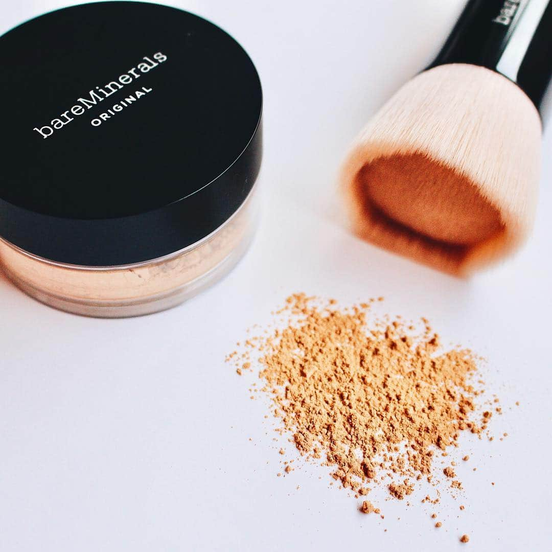 bareMinerals JPさんのインスタグラム写真 - (bareMinerals JPInstagram)「. ◯オリジナルファンデーション/ビューティフル フィニッシュ ブラシ  ベアミネラルのブラシは中央が窪んだ不思議な形！ 専用のビューティフルフィニッシュブラシを使って仕上げることで、極薄でムラのない均一な化粧膜を形成できます✨  #bareMinerals #ベアミネラル #ミネラルコスメ #ミネラルメイク #ミネラルファンデ #オリジナルファンデーション #メイク #コスメ #ベースメイク #メイク道具 #ファンデーション #ファンデーションブラシ #ナチュラルコスメ #ナチュラルメイク #ツヤ肌 #透明肌 #ゆらぎ肌 #ゆらぎ肌対策 #乾燥肌対策 #混合肌 #春コスメ #花粉 #花粉対策 #makeup #cosmetics #basemakeup #powerofgood #cleanbeauty」4月16日 18時20分 - bareminerals_jp