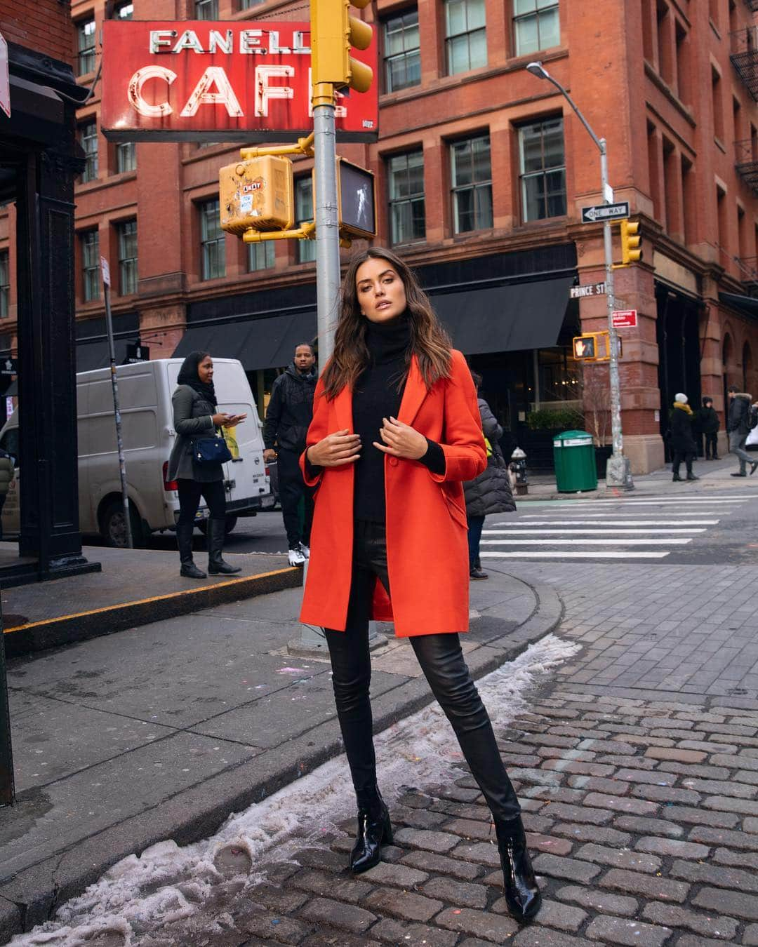 KOOKAI さんのインスタグラム写真 - (KOOKAI Instagram)「The coat you’ve been waiting for is here ✨ Tap to shop the Domenica Coat, now available in paprika and black in boutiques and online •• #kookai #kookaiAW19 @taliarichman」4月16日 18時20分 - kookai_australia