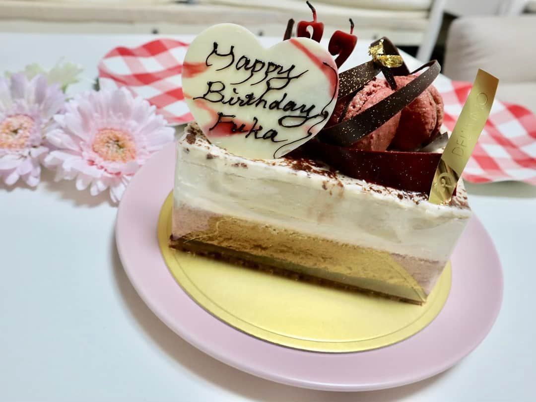 森高愛さんのインスタグラム写真 - (森高愛Instagram)「おめでとう🎂 . 風花の誕生日になると必ず驚く。 私ももう22歳の年なのね。と。笑 Happy birthday☺︎❤︎ . こちらの写真は我が家へお泊まり来たときの📷。 シェリーメイちゃんのリボンがアイマスクと化してる。ごめんね😞 . #小芝風花 #誕生日」4月16日 18時29分 - ai_moritaka_official