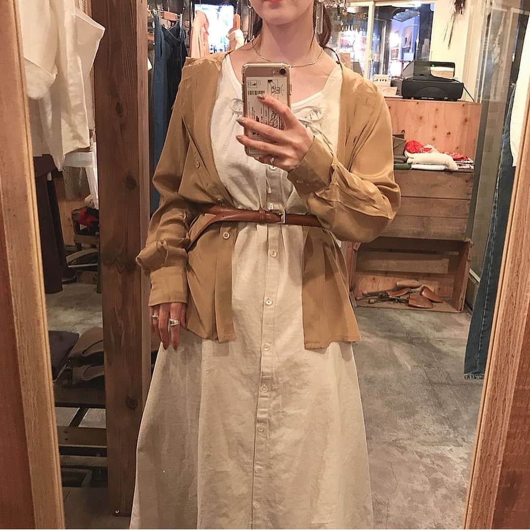 TheSunGoesDownさんのインスタグラム写真 - (TheSunGoesDownInstagram)「TSGD_2nd@shimokitazawa __ linen one-piece silk shirt  staff_152cm __ #tsgd #thesungoesdowntokyo  #vintage #fashion #vintagefashion #Eurovintage  #usavintage #渋谷 #下北沢 #学芸大学 #古着屋 #古着 #大人古着  #ヴィンテージ  #ヨーロッパ古着 #アメリカ古着」4月16日 18時39分 - tsgd_tokyo