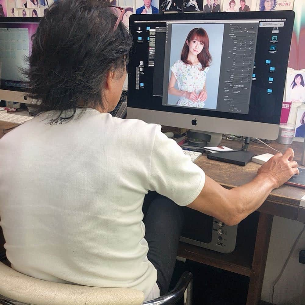 折原みかさんのインスタグラム写真 - (折原みかInstagram)「今日は恵比寿にあるステキなスタジオstudiokumuさんにお邪魔しました♡ スタジオの看板猫さん🐈 とってもとってもお利口さん✨ 毛並みがとっても綺麗だからぬいぐるみだとばっかり思ってた笑 ねんねして撮影を見守ってくれていましたが、カメラを向けるとナント！カメラ目線してくれました💕きゅん🥺💕 #スタジオ #看板猫 #本物の猫さんでした🐈 #猫 #ネコ #猫好き #にゃん #お利口さん #カメラ目線 #ねんね #可愛すぎた #癒し #動物好き #studio #studiokumu #撮影 #model #ポートレート #ヘアメイク #makeup #恵比寿 #オシャレスタジオ #写真スタジオ #フォト #カメラ好きな人と繋がりたい #写真好きな人と繋がりたい #宣材写真」4月16日 18時42分 - mikaorihara