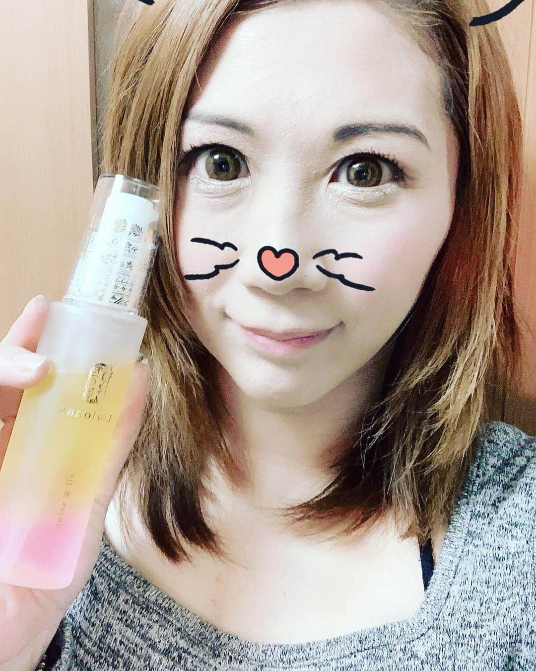 桜花由美さんのインスタグラム写真 - (桜花由美Instagram)「安納に誕生日プレゼントでもらったヘアートリートメント。  めちゃくちゃ良い匂いがする♪  ありがとう♪ ‪#wavepro ‬ ‪#女子プロレスラー ‬ ‪#プロレス ‬ ‪#プロレスラー ‬ ‪#女子プロレス‬ ‪#prowrestling‬ ‪#プロレスリングwave‬ ‪#株式会社zabun‬ #OZアカデミー #正危軍 #安納サオリ  #pua  #ヘアートリートメント  #ヘアートリートメントオイル」4月16日 18時42分 - ohkayumi