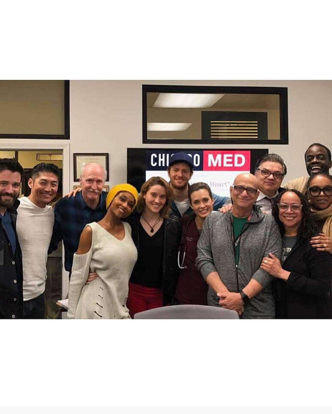 トーレイ・デヴィートさんのインスタグラム写真 - (トーレイ・デヴィートInstagram)「And that’s an official wrap on #ChicagoMed season 4! ❤️」4月16日 9時56分 - torreydevitto