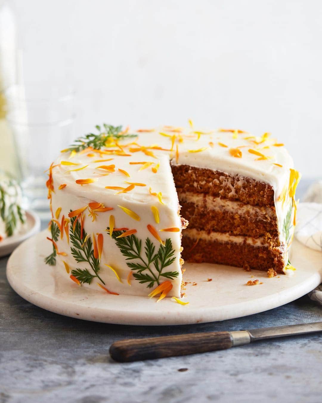 Gaby Dalkinさんのインスタグラム写真 - (Gaby DalkinInstagram)「3 things!! 🥕 this triple layered carrot cake is on the blog and it’s truly a show stopper! You need it on the agenda if you’re doing Easter brunch this weekend! 🥗 insta live starts at 6pm PST and I’m making one of my go-to spring dinners! It’s healthy and colorful and I’m starving so I can’t wait to eat all of it! 🧟‍♂️ be prepared for a mega Game of Thrones recap as soon as I finish cooking dinner!! I took 3 pages of notes last night and there is much to discuss」4月16日 9時51分 - whatsgabycookin