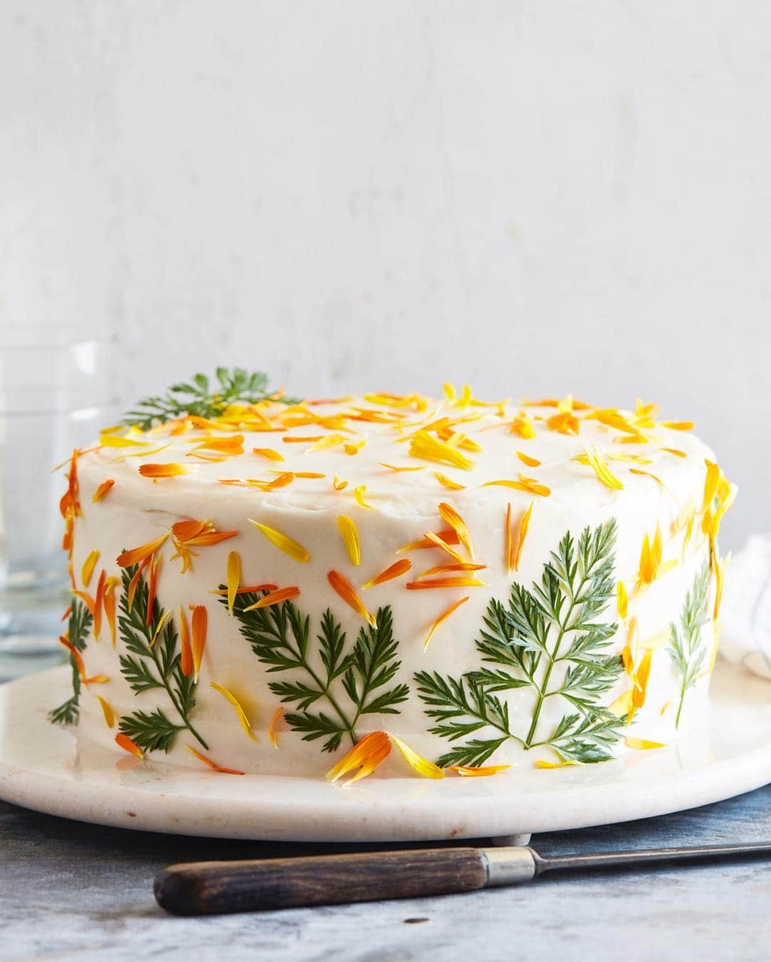 Gaby Dalkinさんのインスタグラム写真 - (Gaby DalkinInstagram)「3 things!! 🥕 this triple layered carrot cake is on the blog and it’s truly a show stopper! You need it on the agenda if you’re doing Easter brunch this weekend! 🥗 insta live starts at 6pm PST and I’m making one of my go-to spring dinners! It’s healthy and colorful and I’m starving so I can’t wait to eat all of it! 🧟‍♂️ be prepared for a mega Game of Thrones recap as soon as I finish cooking dinner!! I took 3 pages of notes last night and there is much to discuss」4月16日 9時51分 - whatsgabycookin