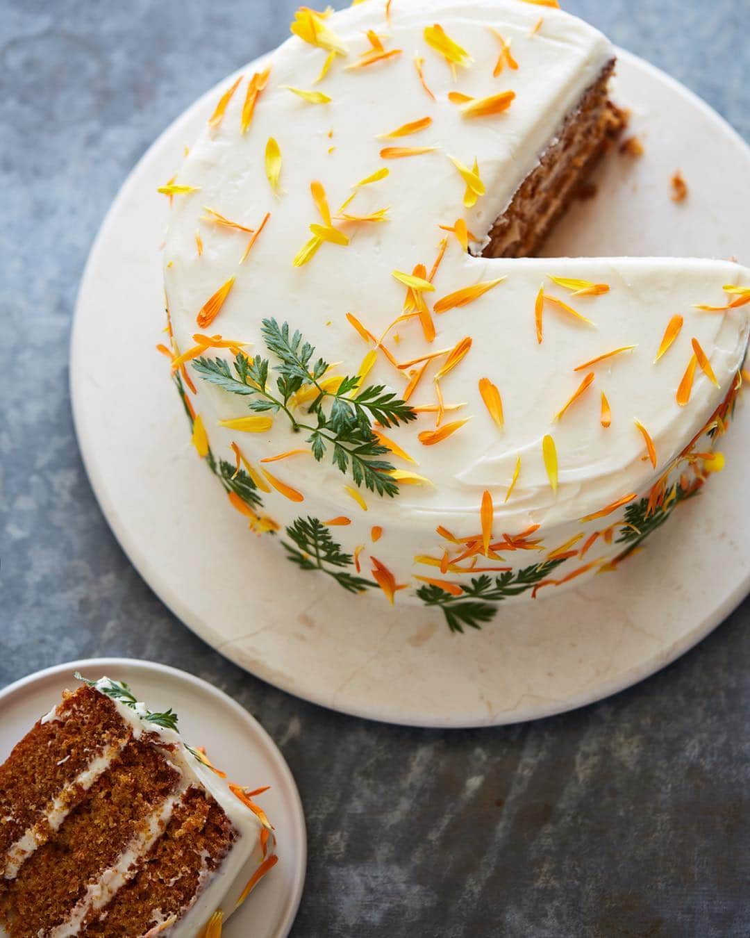 Gaby Dalkinさんのインスタグラム写真 - (Gaby DalkinInstagram)「3 things!! 🥕 this triple layered carrot cake is on the blog and it’s truly a show stopper! You need it on the agenda if you’re doing Easter brunch this weekend! 🥗 insta live starts at 6pm PST and I’m making one of my go-to spring dinners! It’s healthy and colorful and I’m starving so I can’t wait to eat all of it! 🧟‍♂️ be prepared for a mega Game of Thrones recap as soon as I finish cooking dinner!! I took 3 pages of notes last night and there is much to discuss」4月16日 9時51分 - whatsgabycookin
