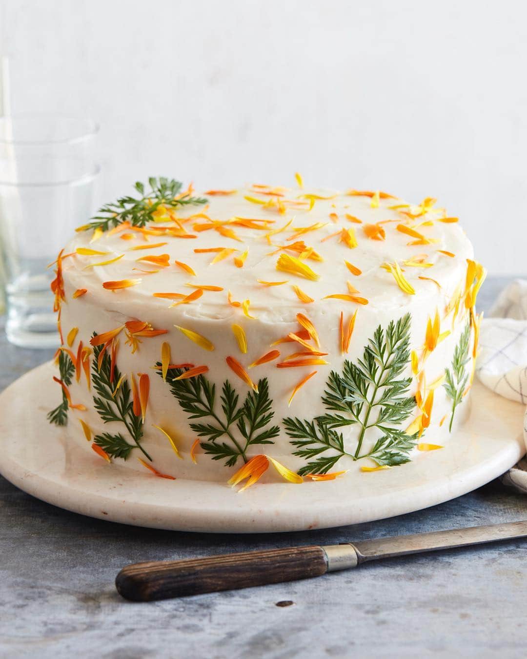 Gaby Dalkinさんのインスタグラム写真 - (Gaby DalkinInstagram)「3 things!! 🥕 this triple layered carrot cake is on the blog and it’s truly a show stopper! You need it on the agenda if you’re doing Easter brunch this weekend! 🥗 insta live starts at 6pm PST and I’m making one of my go-to spring dinners! It’s healthy and colorful and I’m starving so I can’t wait to eat all of it! 🧟‍♂️ be prepared for a mega Game of Thrones recap as soon as I finish cooking dinner!! I took 3 pages of notes last night and there is much to discuss」4月16日 9時51分 - whatsgabycookin