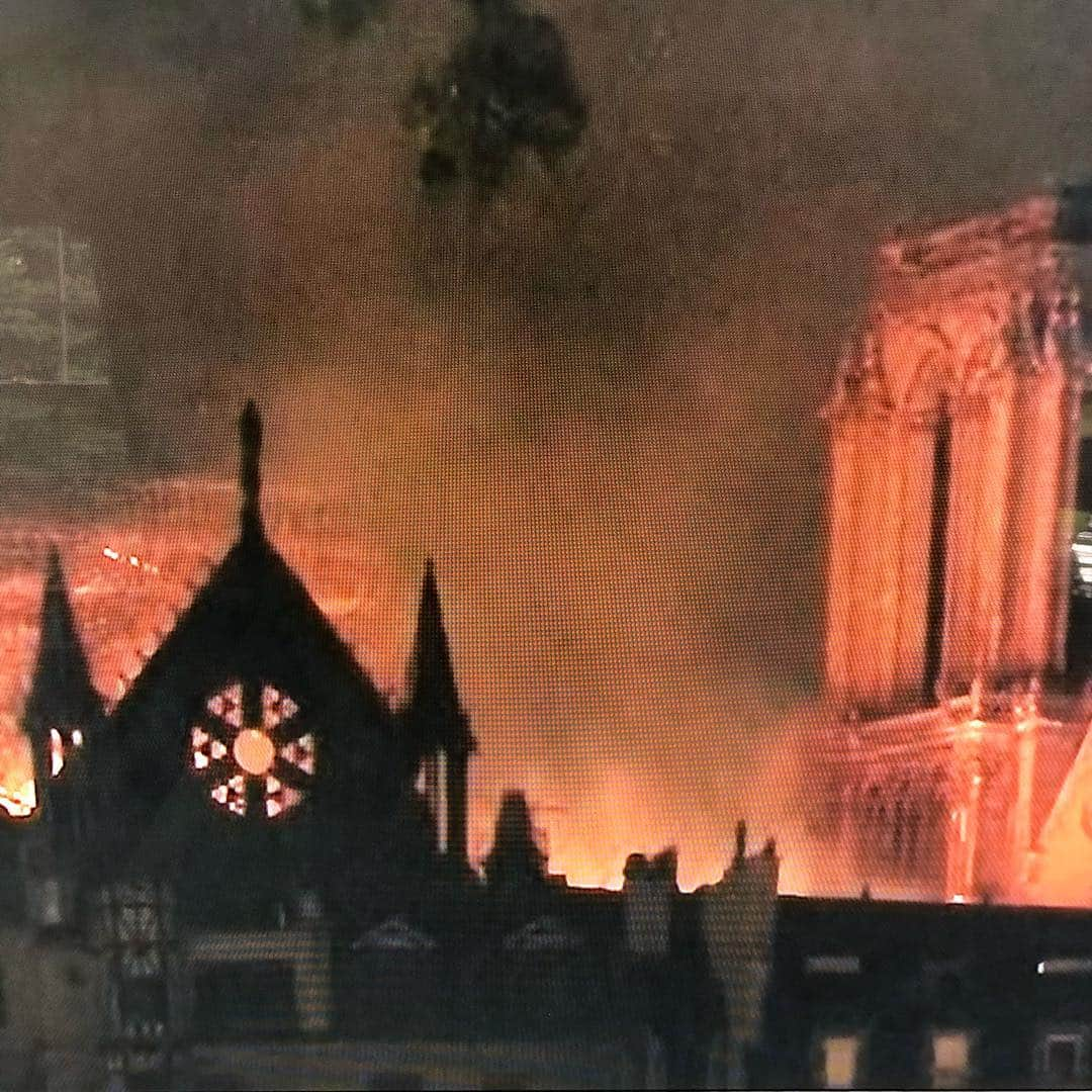 スーザン・ルッチさんのインスタグラム写真 - (スーザン・ルッチInstagram)「Norte Dame on fire—devastating for Paris—-the world shedding tears for this French and Global treasure, too!  I hope and believe that the artisans and craftsmen and art historians from around the world will come together to painstakingly restore this monument to history and place of spiritual beauty!!!」4月16日 10時06分 - therealsusanlucci