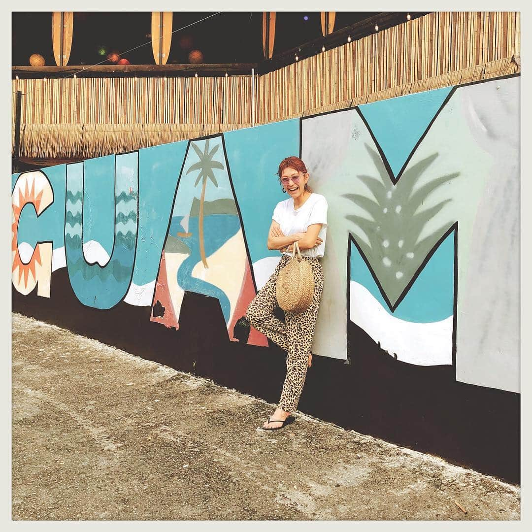 EMILY/BLUEさんのインスタグラム写真 - (EMILY/BLUEInstagram)「Hello👋🏼Guam🖤 こういうのあったら撮っちゃうよねーーーw😍 #guam #trip #outfit #smile #ootd #instafashion #hotelnikkoguam #premierhotelgroup #カジュアルコーデ #ママコーデ  #ホテルニッコーグアム #プレミアホテルグループ #ママファッション #ファッション #タビジョ #コーディネート #グアム #ママ #旅 #旅行 #旅行コーデ」4月16日 10時17分 - emilybluejewelry0220