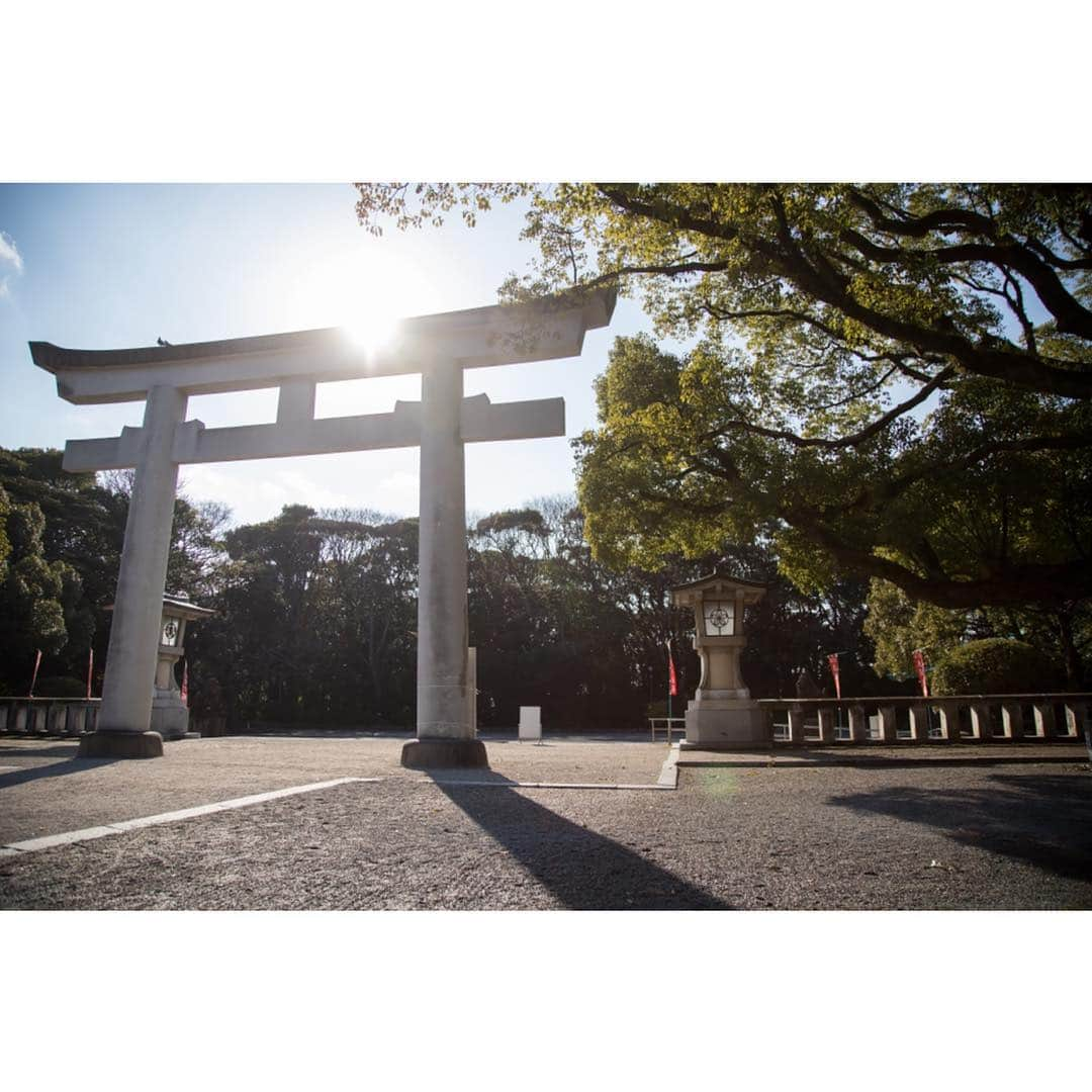 和婚スタイルさんのインスタグラム写真 - (和婚スタイルInstagram)「#護国神社 広い敷地で伝統と格式のある神社です。 一生忘れられない思い出になること間違いなしです。  @wakonstyle  #和婚スタイル  #神社婚 #和婚 #和装 #色打掛  #白無垢 #綿帽子 #ウェディングフォト #ブライダルフォト #ロケーションフォト #前撮り #和装ヘアスタイル #プレ花嫁 #神前式 #関西花嫁 #関東花嫁 #九州花嫁 #神前式挙式 #結婚式 #ウェディング #ロケーション撮影  #2019春婚 #2019夏婚 #2019秋婚 #2019冬婚 #日本中のプレ花嫁さんと繋がりたい #weddingphotography #和装ヘアスタイル #和装コーディネート」4月16日 10時31分 - wakonstyle