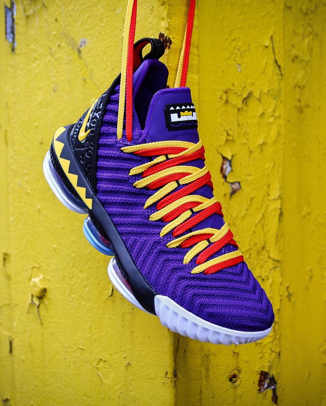 のインスタグラム：「Grab the Rent'em Spoons! 🥄 #Nike Lebron 16 'Martin' Launching 4/16, In-Store and Online」