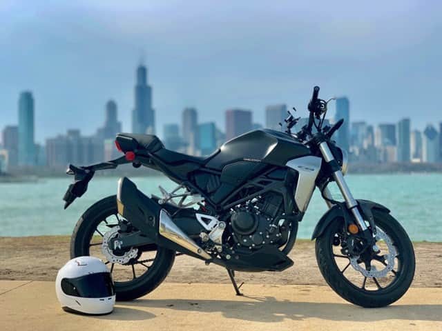 Honda Powersports USさんのインスタグラム写真 - (Honda Powersports USInstagram)「Graceful, nimble, and most of all a blast to ride, the #CB300R is full of innovative engineering to make riding fun! 📷: Sean Keenan」4月16日 10時36分 - honda_powersports_us