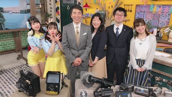 八木沙季のインスタグラム：「📺📺 . 昨日は「ゲツ→キン」生放送でした💗 見てくださったみなさんありがとうございました✨ 昨日は「eoなんでもダビング学」を学びました✊ 昔のビデオカメラ大きかったなあ😳 今はiPhoneで簡単に撮れるもんなあ😳 ということで今回もそんなiPhoneで撮った 「ラブリーズの楽屋突撃！」見てください（笑） 勇さんの楽屋が、、、😳✨ . #ゲツキン  #ゲツキン月曜日  #生放送  #eo光  #eo光テレビ  #楽屋  #楽屋突撃」