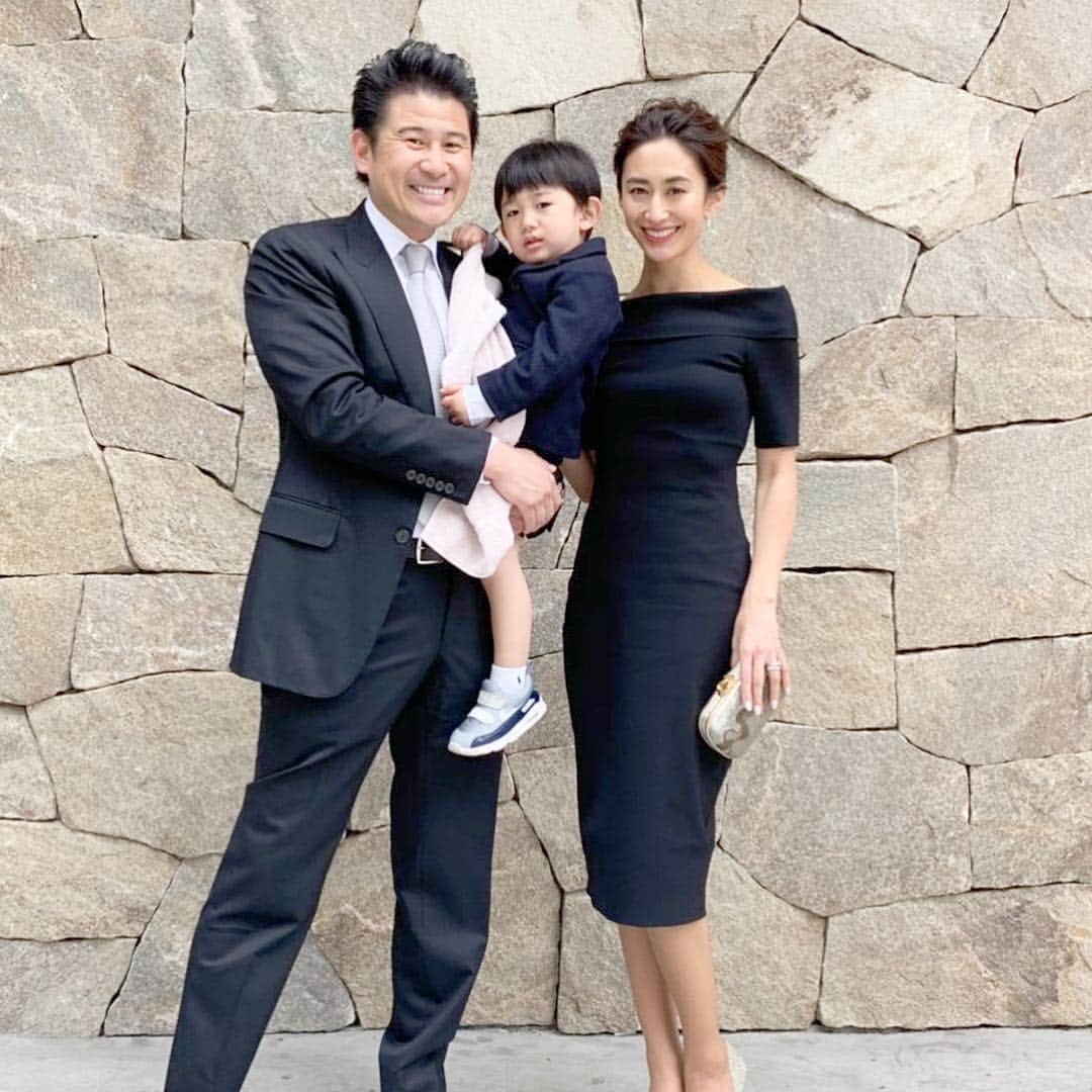 のインスタグラム：「Went to my cousin’s wedding the other day!  Always good to see the Fam!  先週の日曜日にいとこの結婚式に行って来ました！ たくみ&あおいちゃん本当におめでとう!! #notdrunk #wedding #happylife #littledean #mommy #happy #鬼ママ #ディーン君 #結婚式 #trunkhotel #おめでとう  @mariakamiyama  @takumi.horie  @trunkhotel  @trunkhotel_wedding」